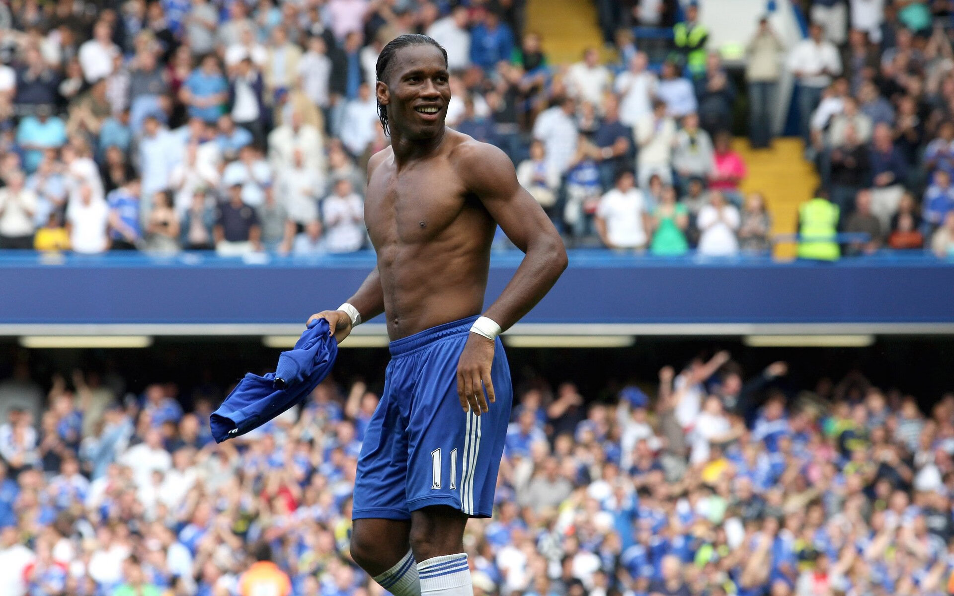 足球比赛解说语言风格更加亲民化，足球比赛经典解说词